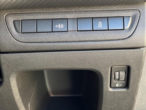 Used Peugeot 2008 2015 for sale - 76075975: Photo 21