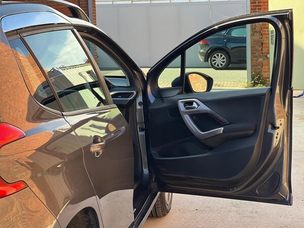 Used Peugeot 2008 2015 for sale - 76075975: Photo 31