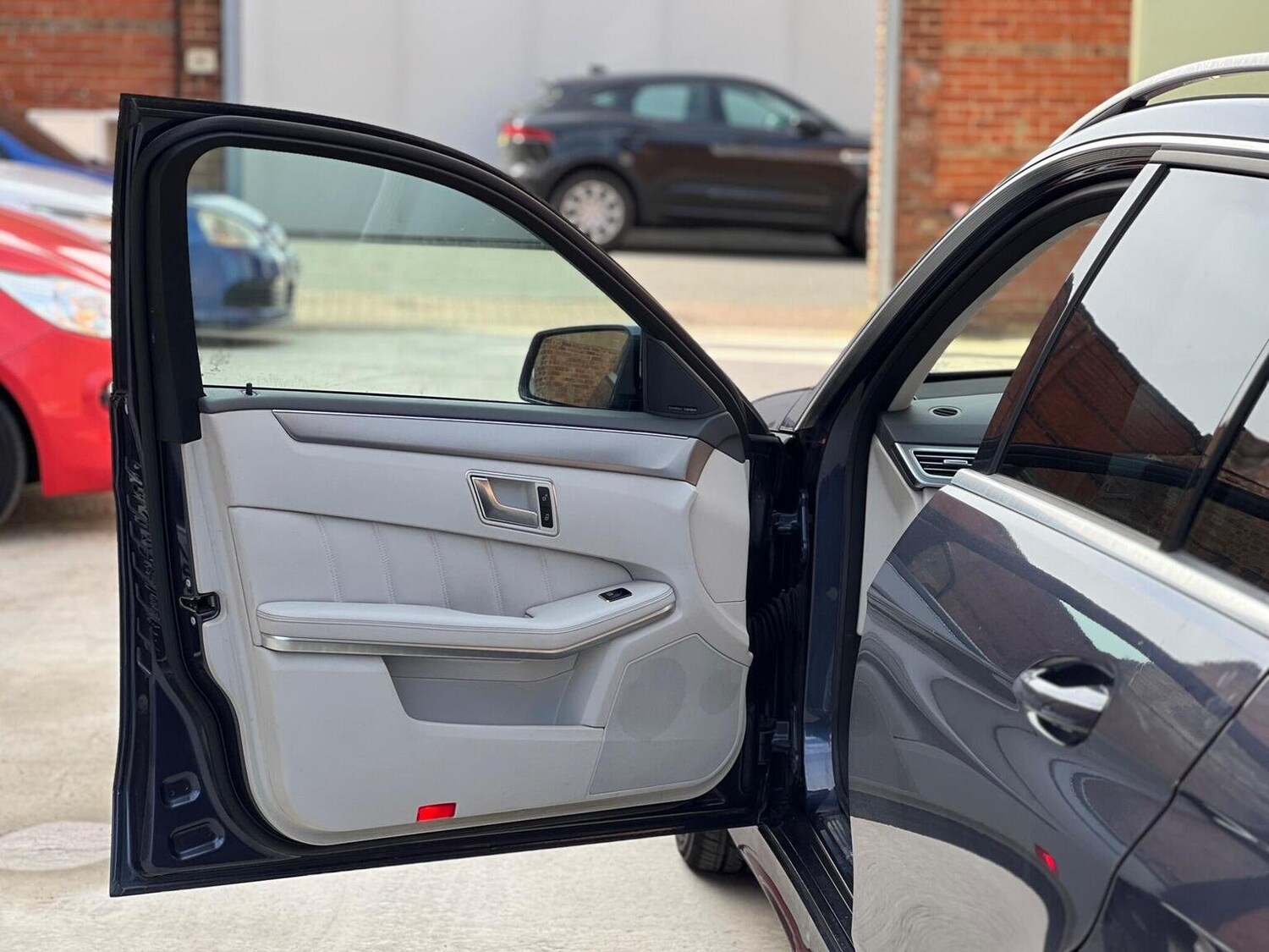 Used Mercedes-Benz E-Class 2014 for sale - 76107294: Photo 17