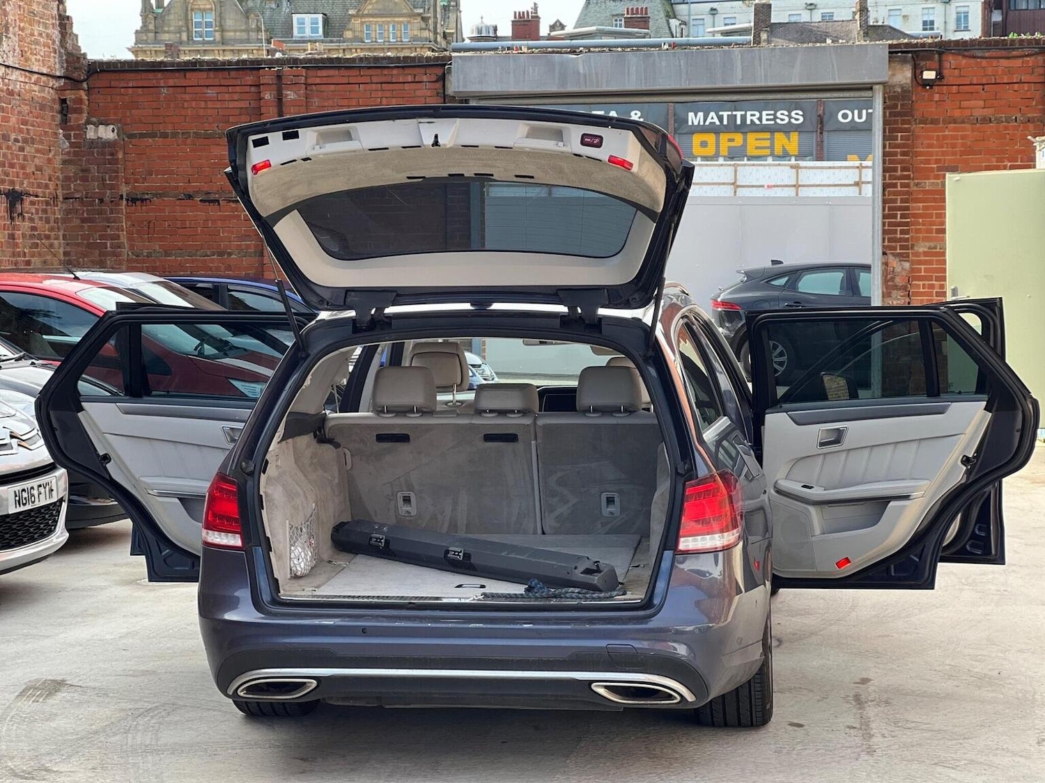Used Mercedes-Benz E-Class 2014 for sale - 76107294: Photo 21
