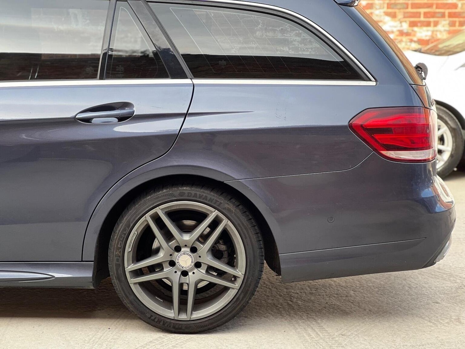 Used Mercedes-Benz E-Class 2014 for sale - 76107294: Photo 5