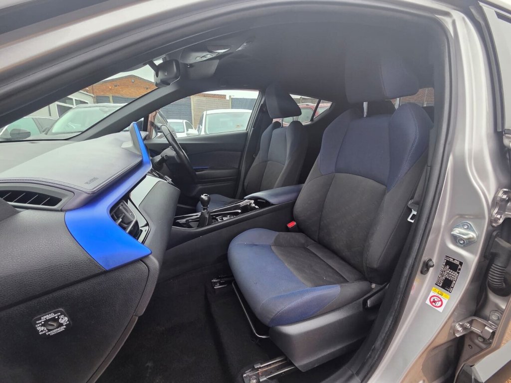 Used Toyota C-HR 2017 for sale - 77122334: Photo 15