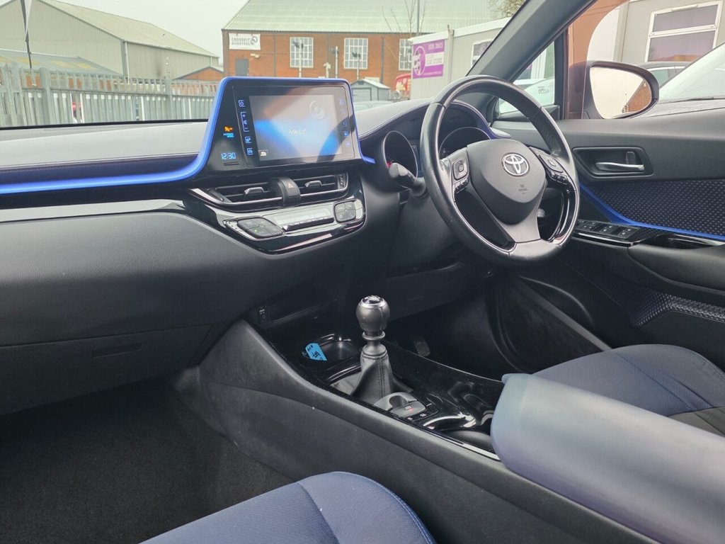 Used Toyota C-HR 2017 for sale - 77122334: Photo 18