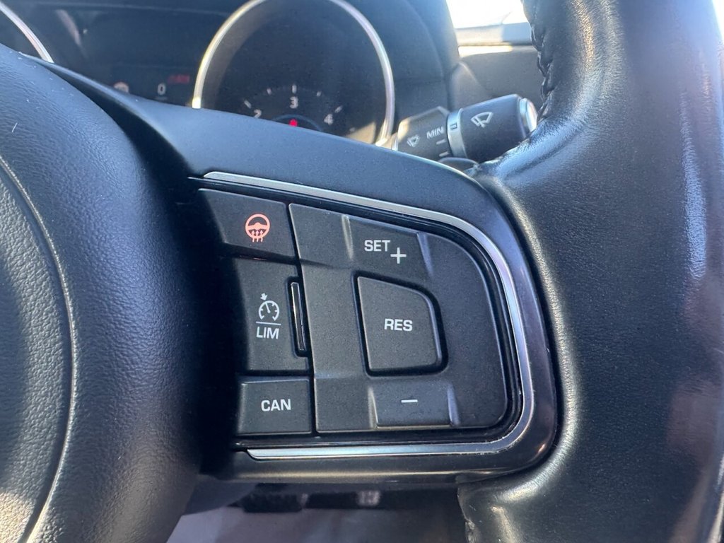 Used Jaguar XE 2016 for sale - 76642599: Photo 29