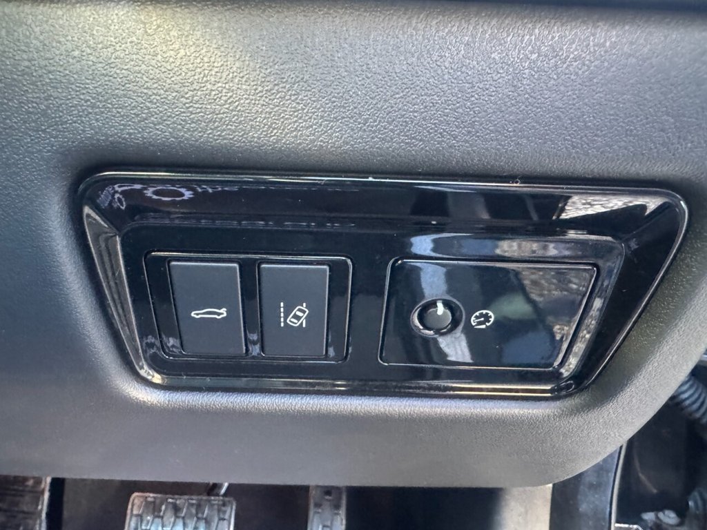 Used Jaguar XE 2016 for sale - 76642599: Photo 32