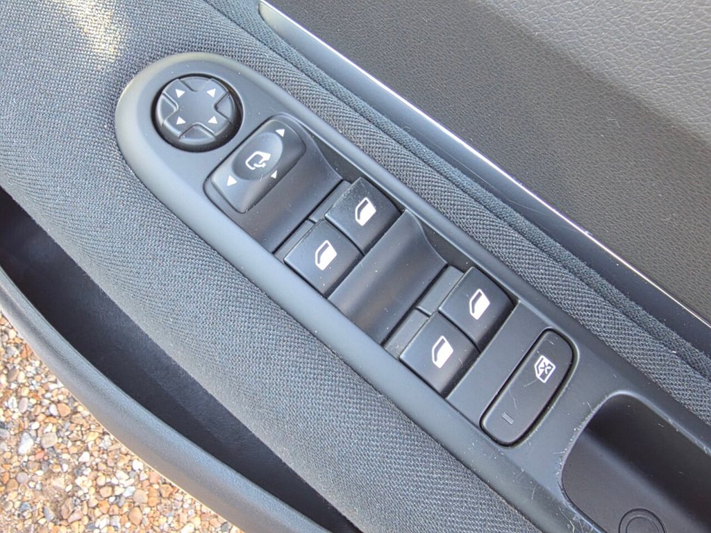 Used Peugeot 5008 2015 for sale - 76368250: Photo 36