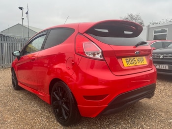 Used Ford Fiesta 2015 for sale - 76509900: Photo