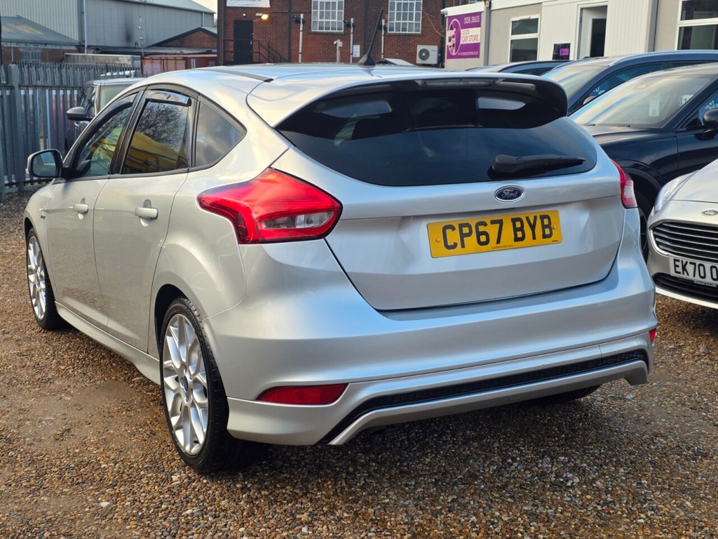 Used Ford Focus 2017 for sale - 76698429: Photo 2