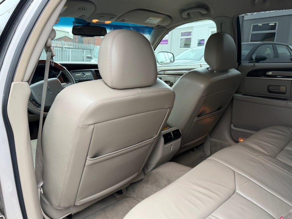 Used Lincoln Town Car 2014 for sale - 77499367: Photo 11