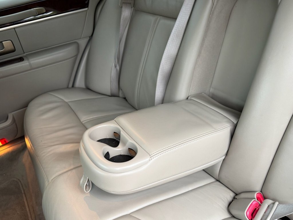 Used Lincoln Town Car 2014 for sale - 77499367: Photo 16