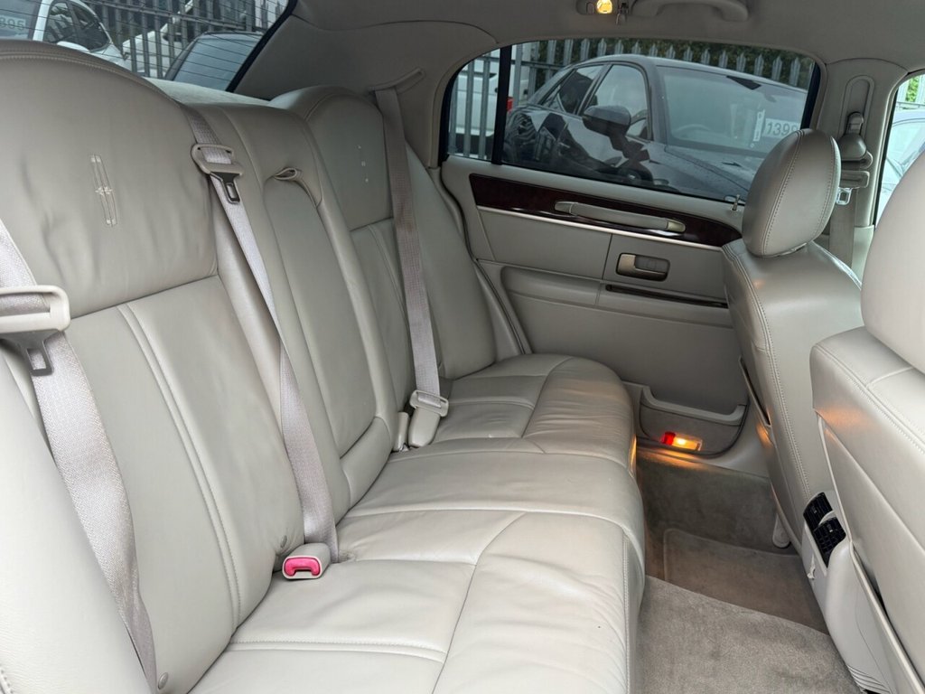 Used Lincoln Town Car 2014 for sale - 77499367: Photo 18