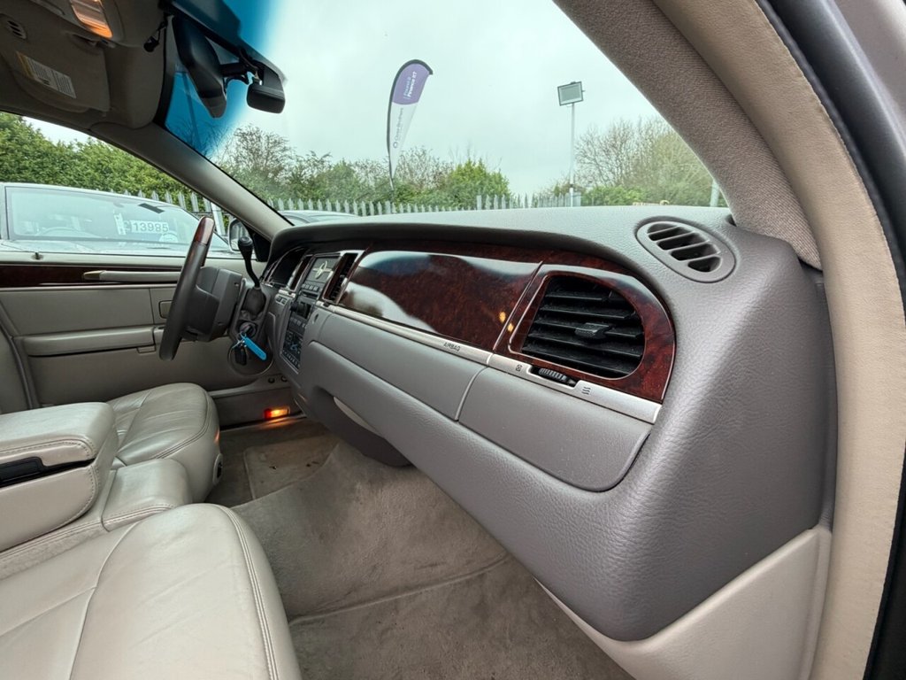 Used Lincoln Town Car 2014 for sale - 77499367: Photo 22