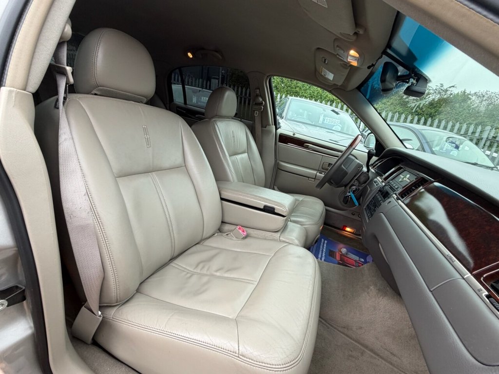 Used Lincoln Town Car 2014 for sale - 77499367: Photo 24