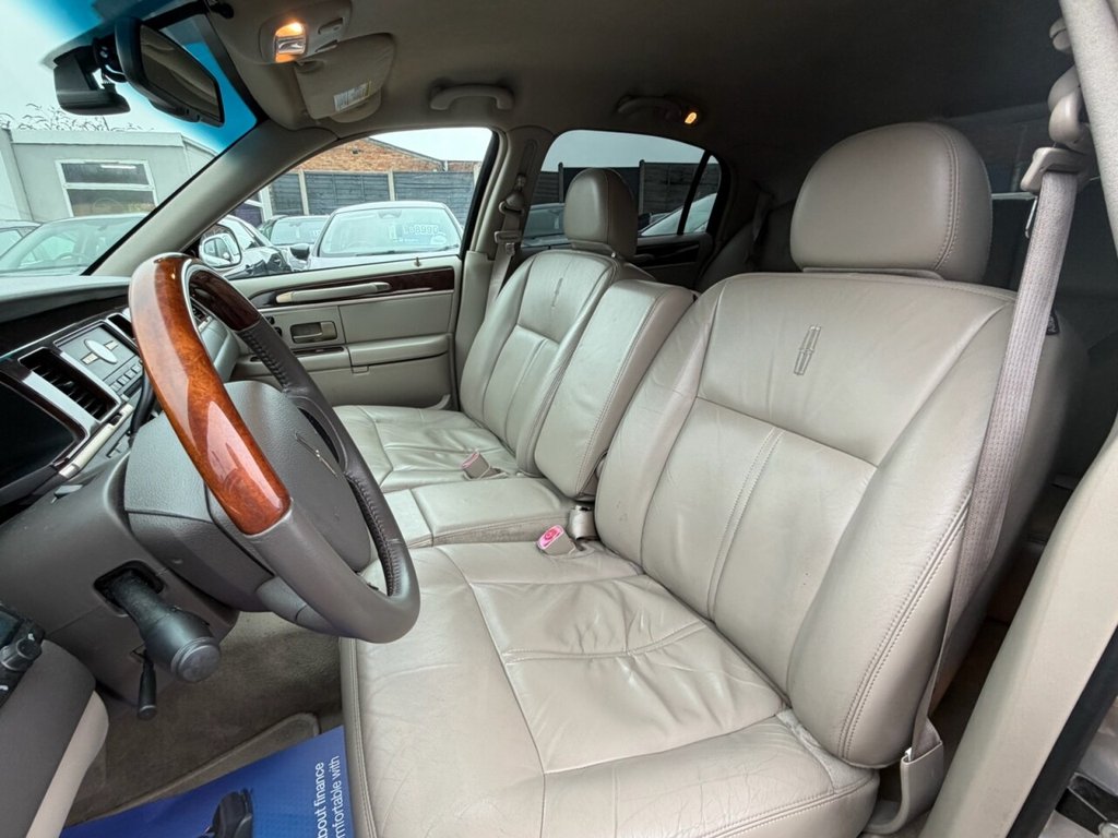 Used Lincoln Town Car 2014 for sale - 77499367: Photo 27