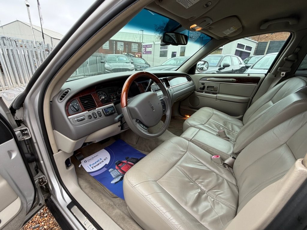 Used Lincoln Town Car 2014 for sale - 77499367: Photo 28