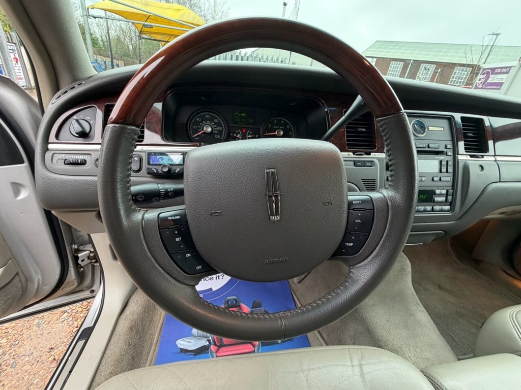 Used Lincoln Town Car 2014 for sale - 77499367: Photo 31