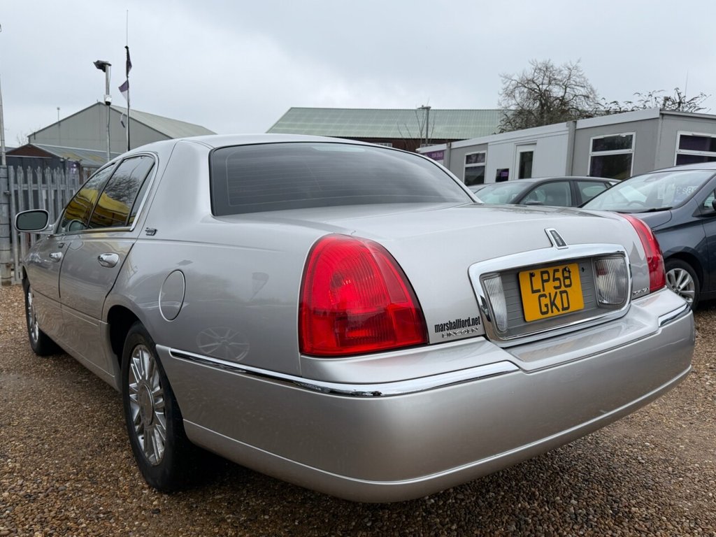 Used Lincoln Town Car 2014 for sale - 77499367: Photo 5