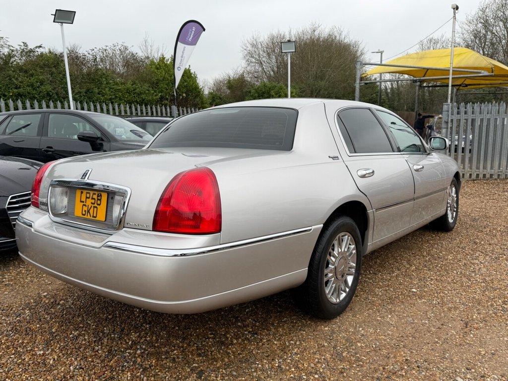 Used Lincoln Town Car 2014 for sale - 77499367: Photo 6