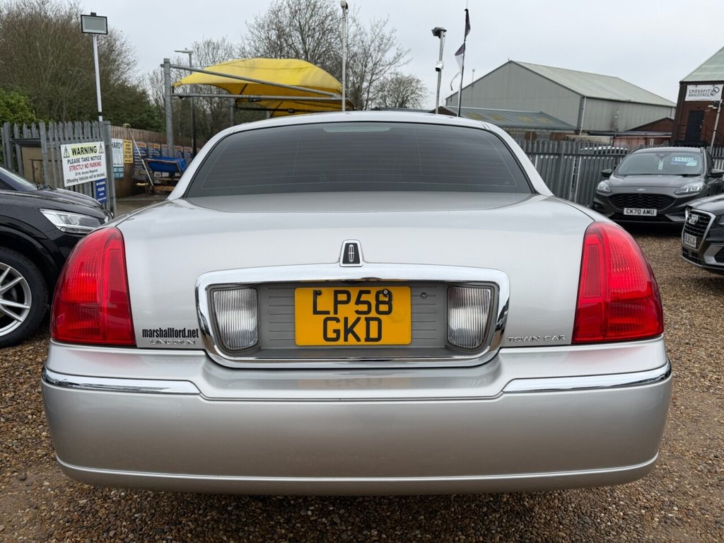 Used Lincoln Town Car 2014 for sale - 77499367: Photo 9