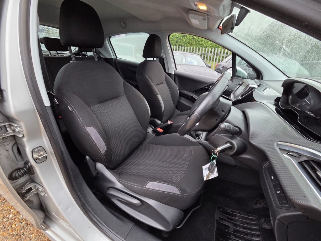 Used Peugeot 208 2015 for sale - 77463930: Photo 12