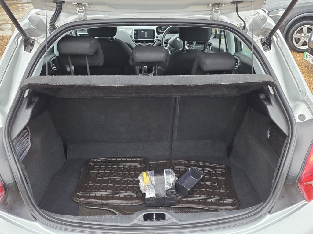 Used Peugeot 208 2015 for sale - 77463930: Photo 9