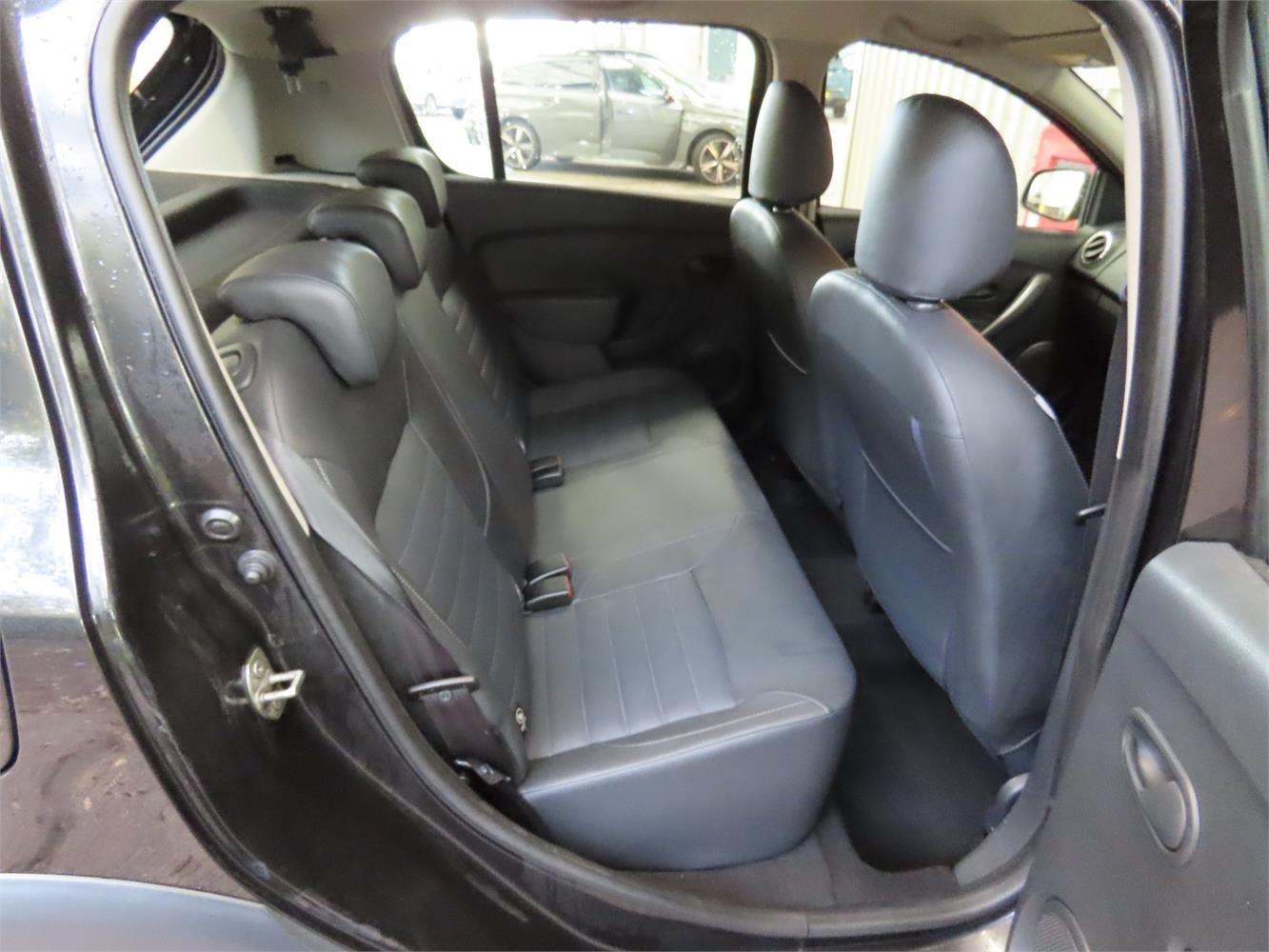 Used Dacia Sandero Stepway 2014 for sale - 76641617: Photo 10