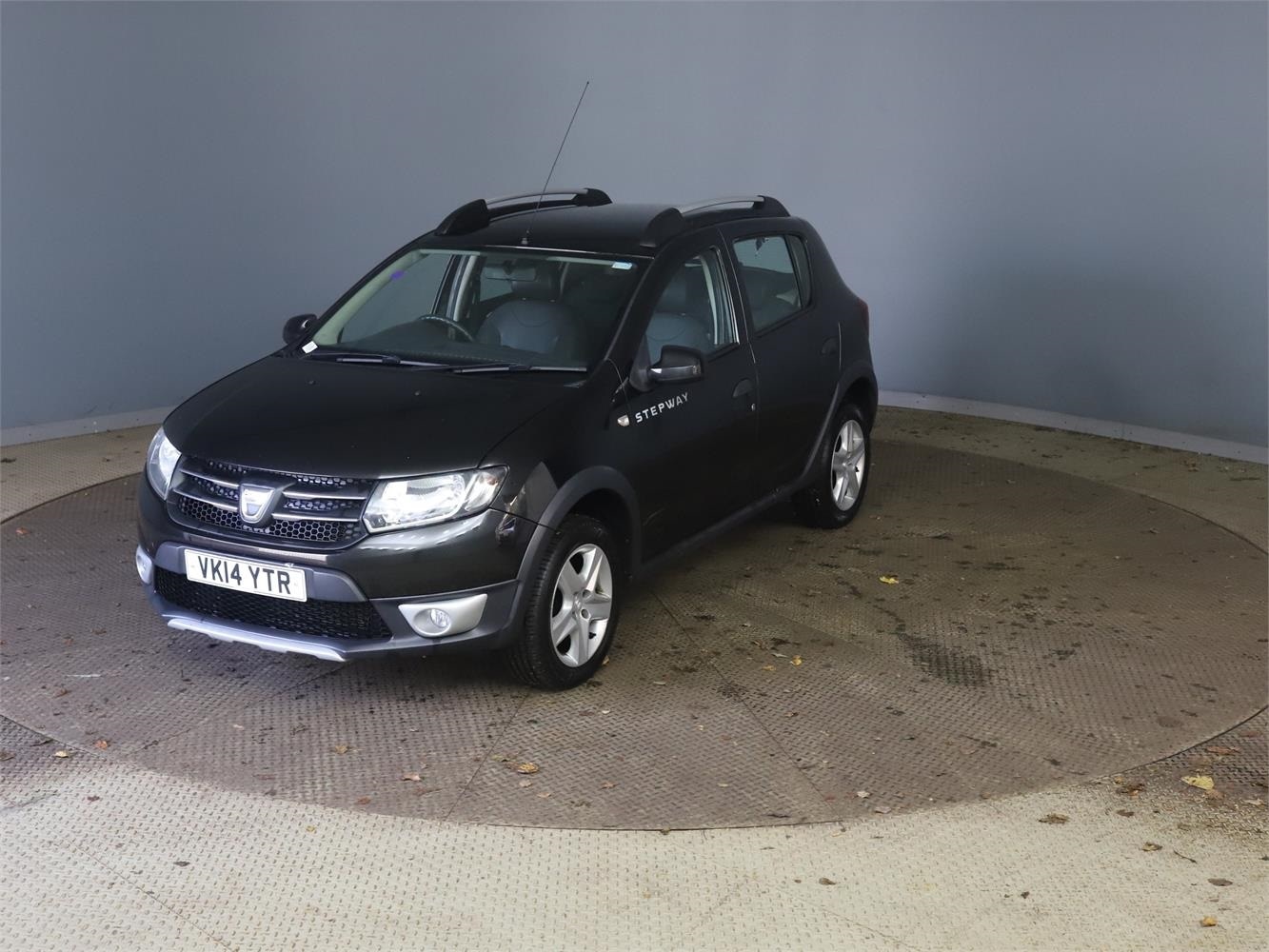 Used Dacia Sandero Stepway 2014 for sale - 76641617: Photo 2