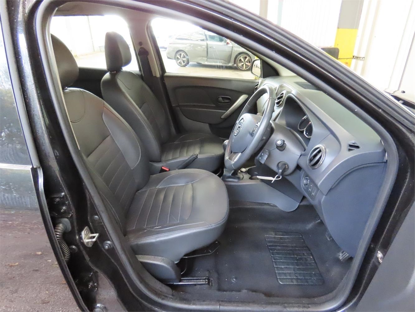 Used Dacia Sandero Stepway 2014 for sale - 76641617: Photo 7