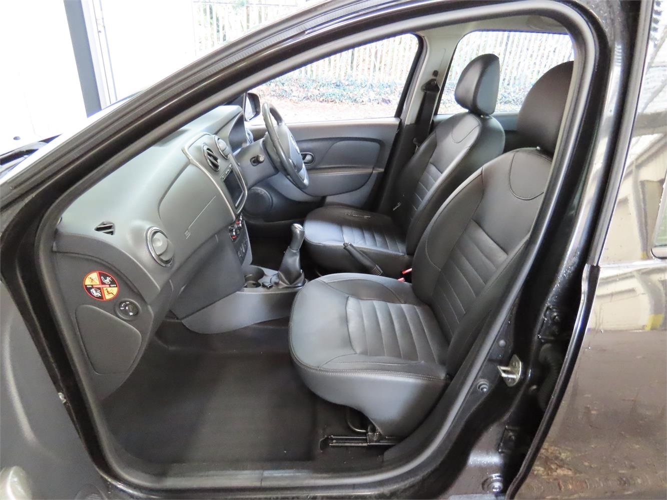 Used Dacia Sandero Stepway 2014 for sale - 76641617: Photo 8