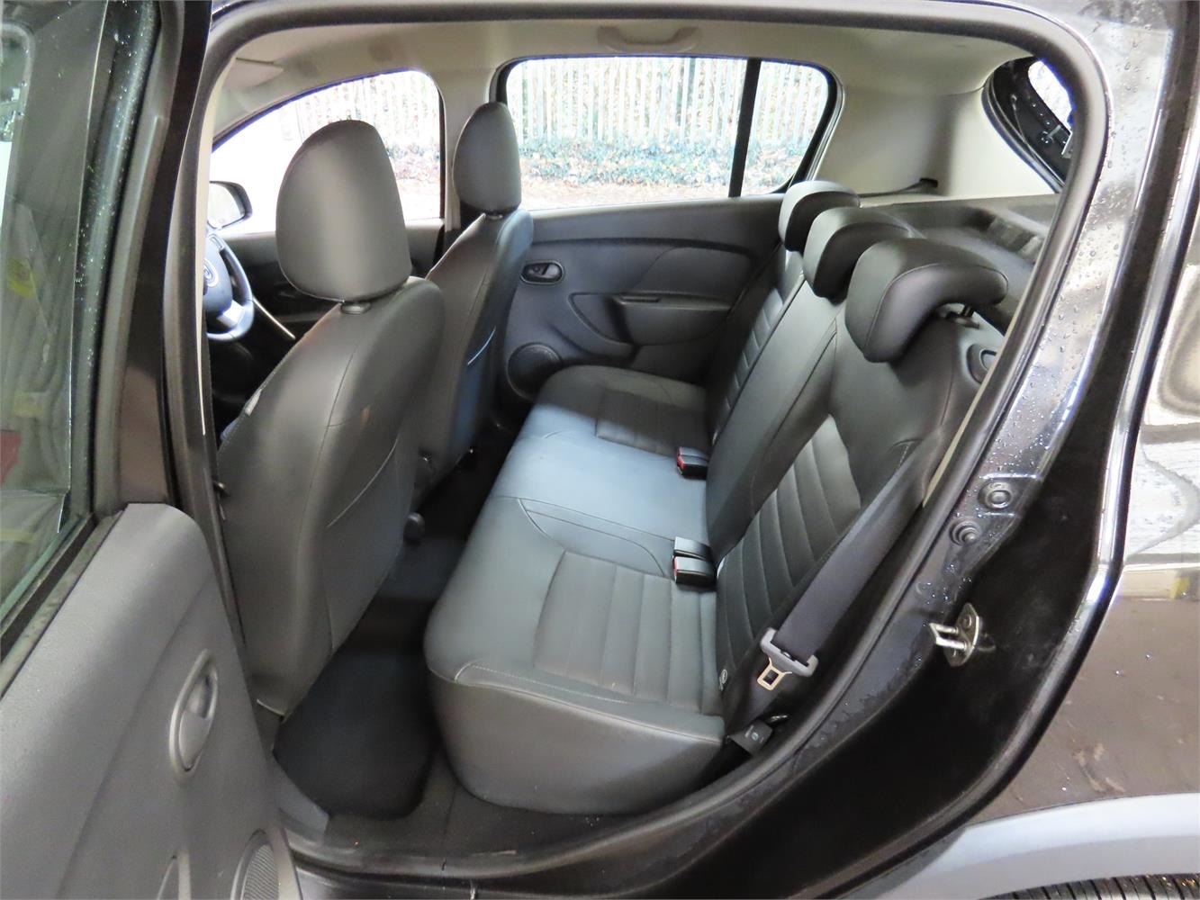 Used Dacia Sandero Stepway 2014 for sale - 76641617: Photo 9