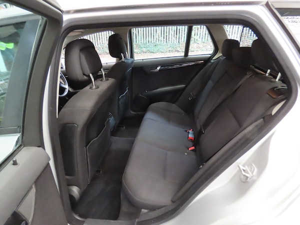 Used Mercedes-Benz C-Class 2010 for sale - 76224963: Photo 8