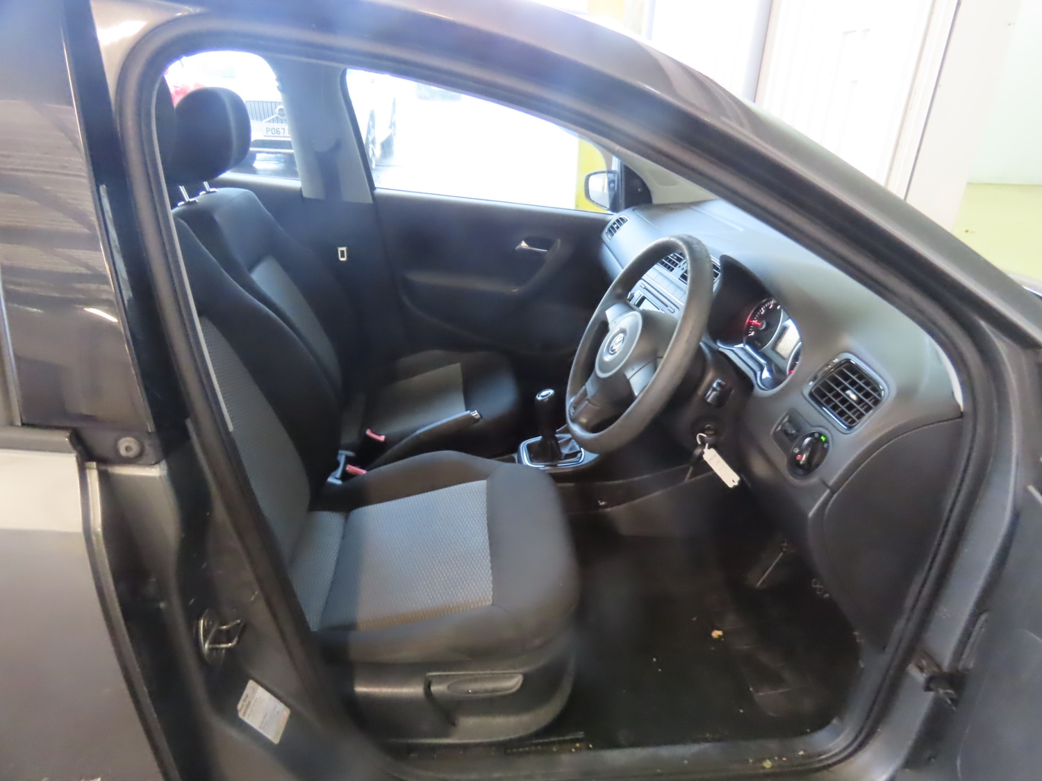 Used Volkswagen Polo 2010 for sale - 76357813: Photo 7