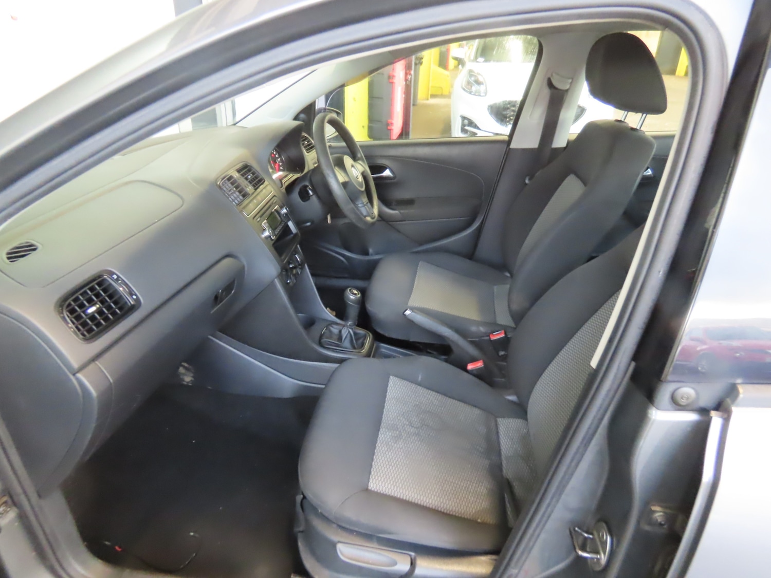 Used Volkswagen Polo 2010 for sale - 76357813: Photo 8