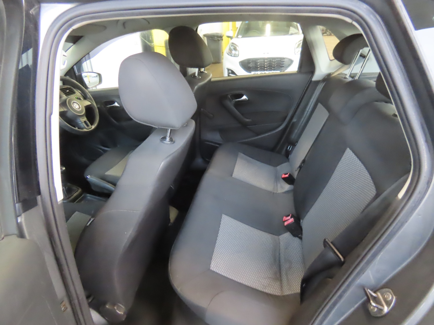 Used Volkswagen Polo 2010 for sale - 76357813: Photo 9