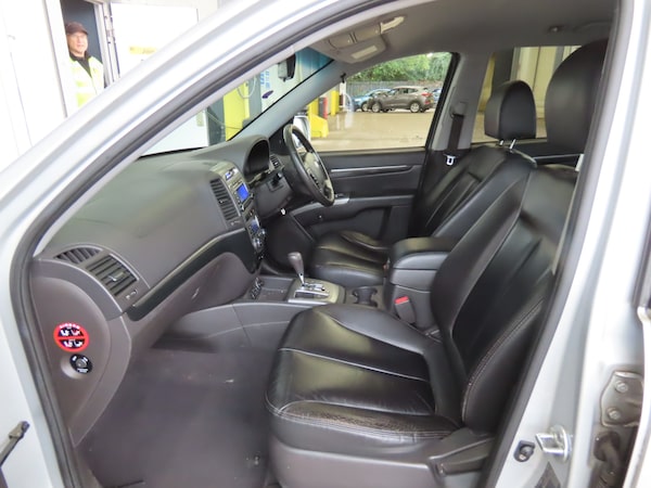 Used Hyundai Santa Fe 2010 for sale - 76292884: Photo 8