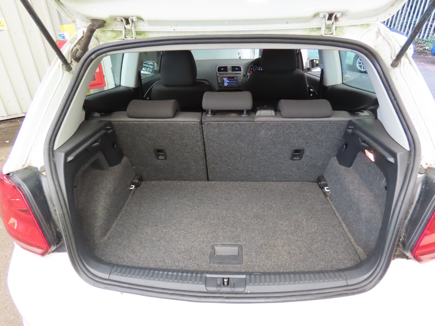 Used Volkswagen Polo 2014 for sale - 76792435: Photo 9