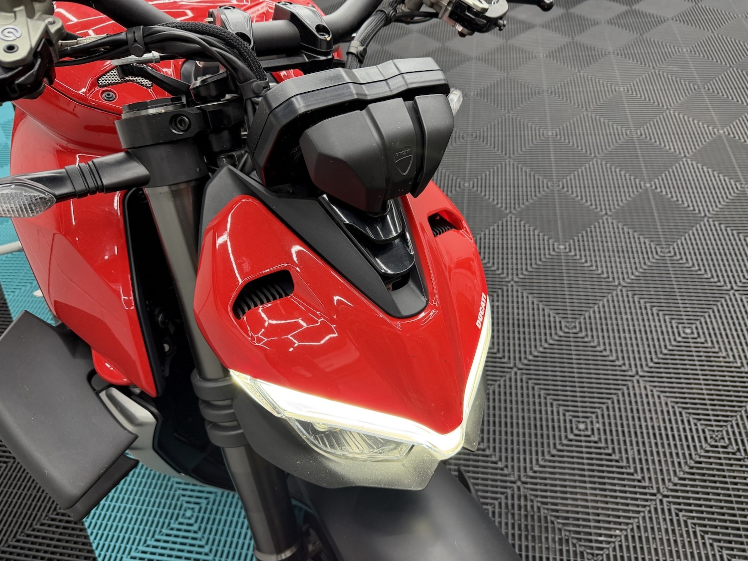 Ducati Streetfighter V4