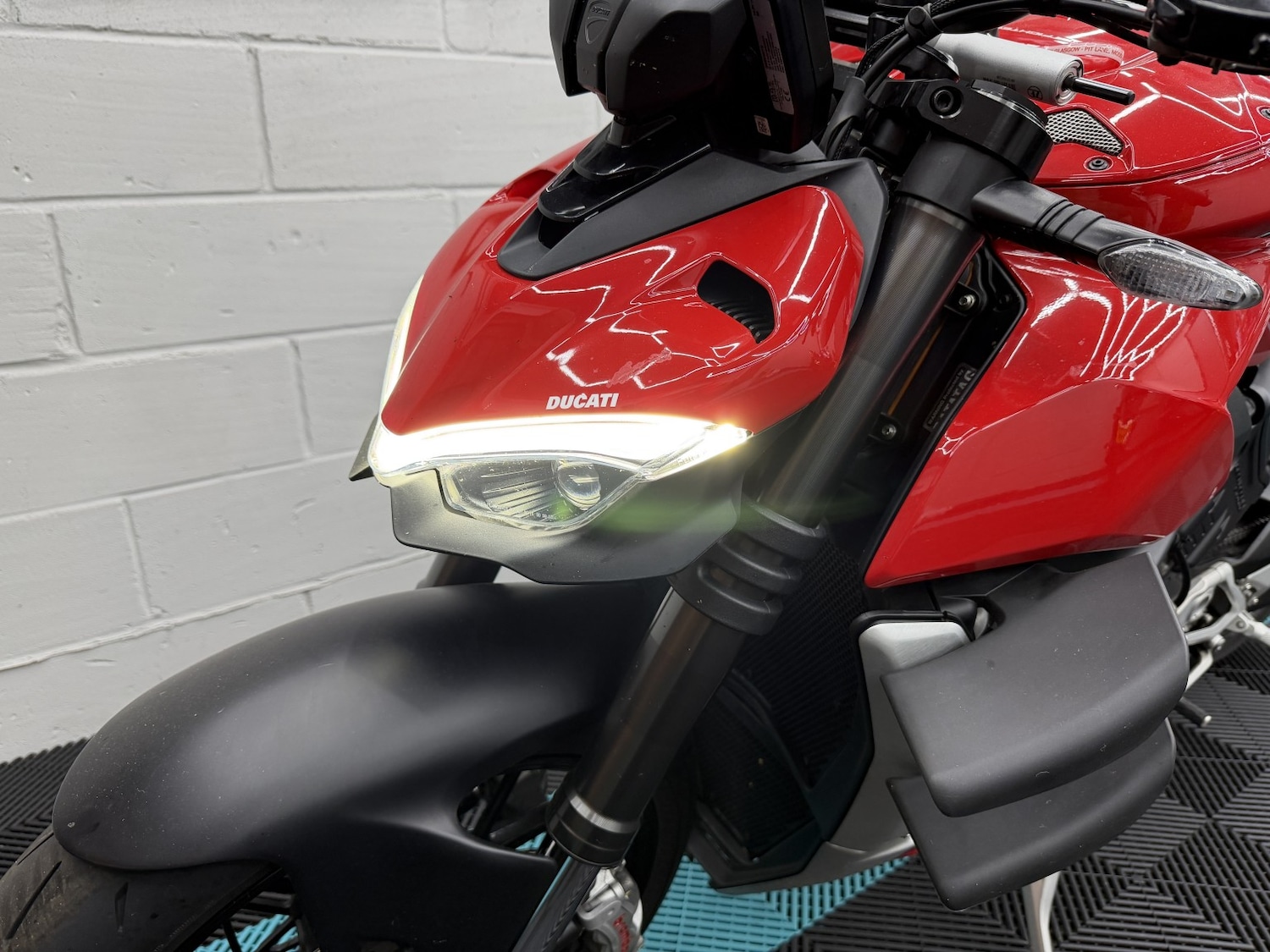 Ducati Streetfighter V4