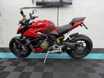 Used Ducati Streetfighter V4 2021 for sale - bike-77464854: Photo
