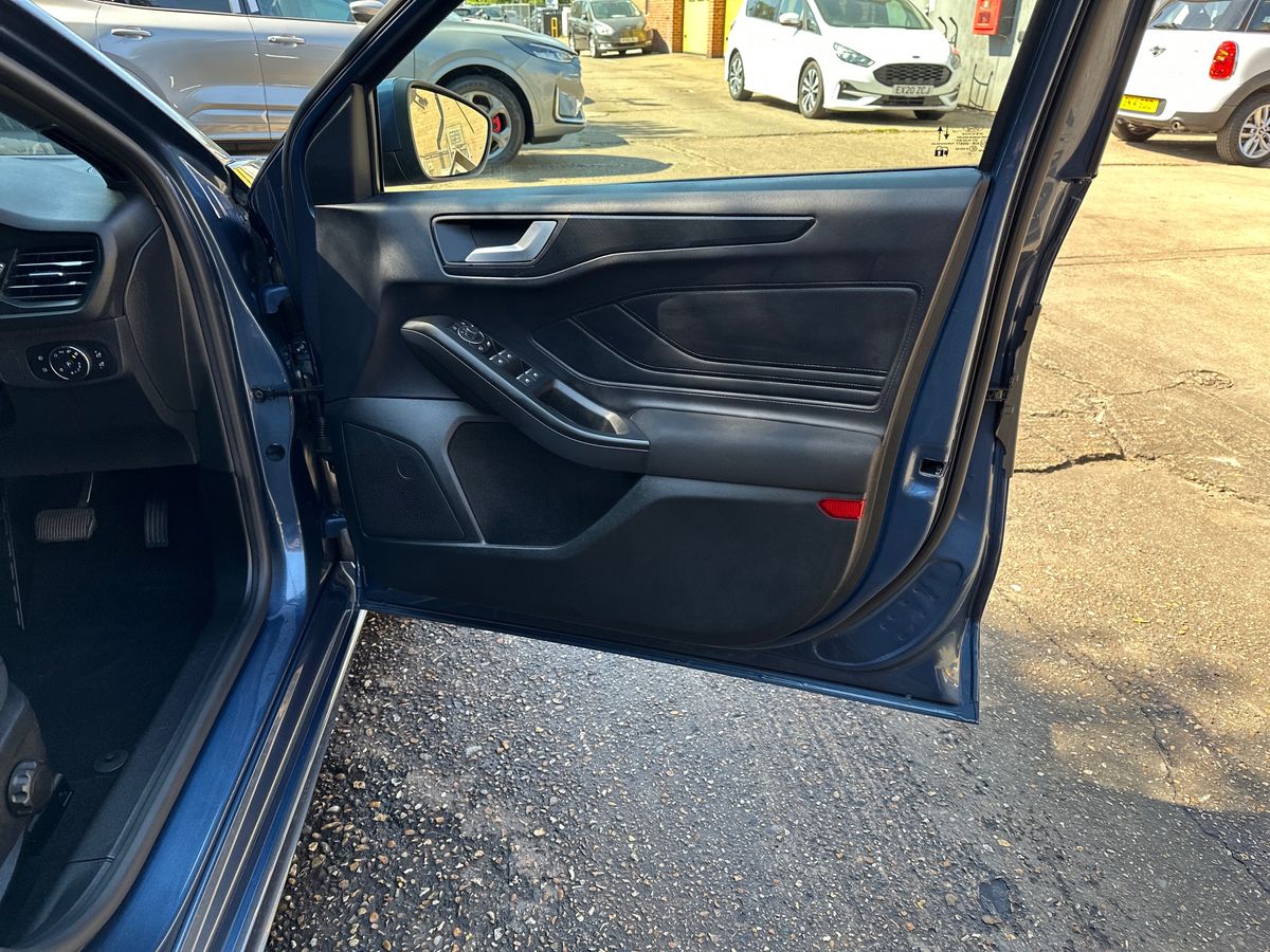 Used Ford Focus 2023 for sale - 76434625: Photo 35