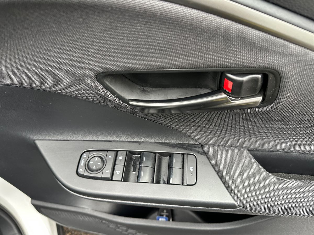 Used Toyota C-HR 2024 for sale - 76272859: Photo 25