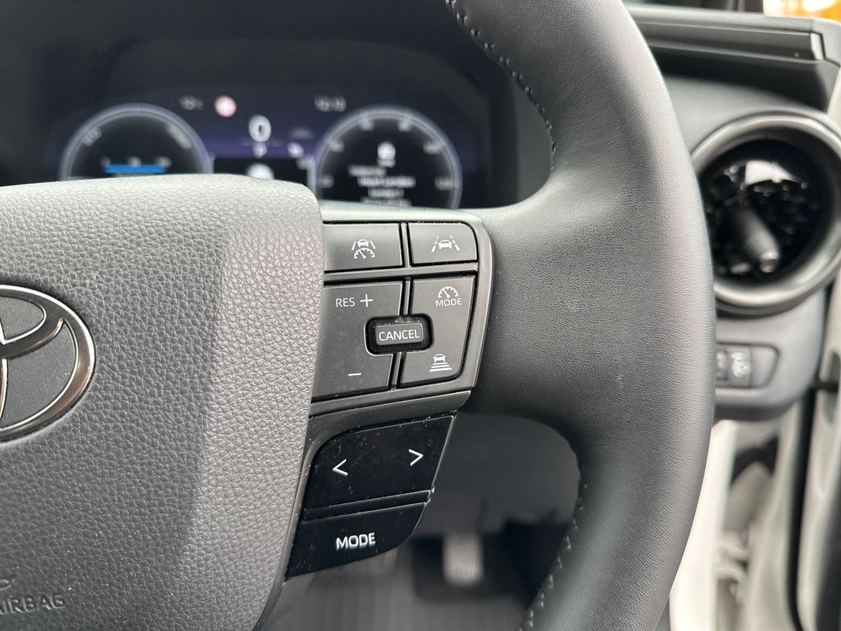 Used Toyota C-HR 2024 for sale - 76272859: Photo 27