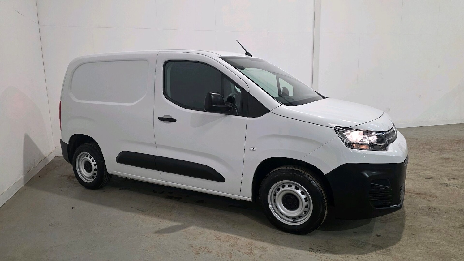 Used Citroen Berlingo 2023 for sale - 77831861: Photo 3