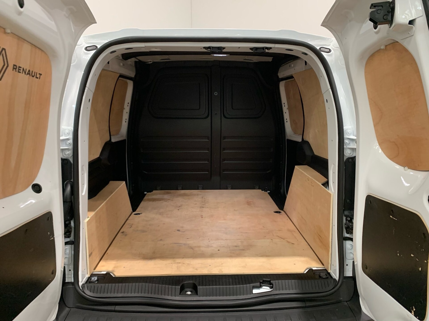 Used Renault Kangoo 2024 for sale - 76904479: Photo 12