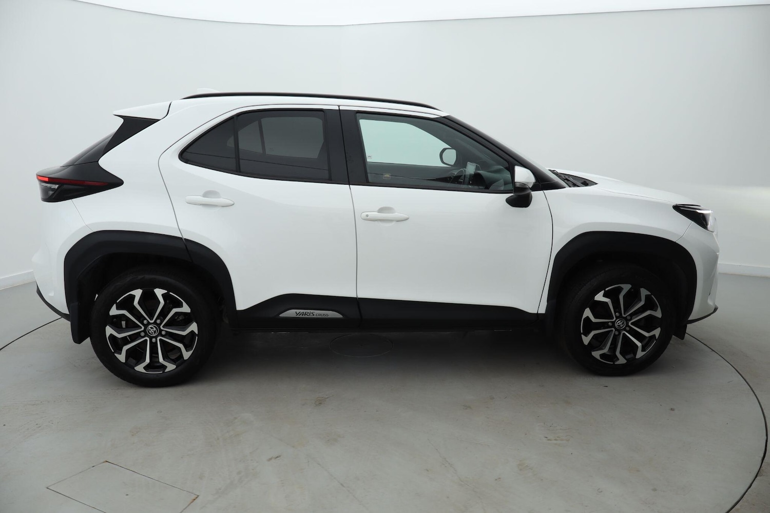 Used Toyota Yaris Cross 2023 for sale - 76676421: Photo 4