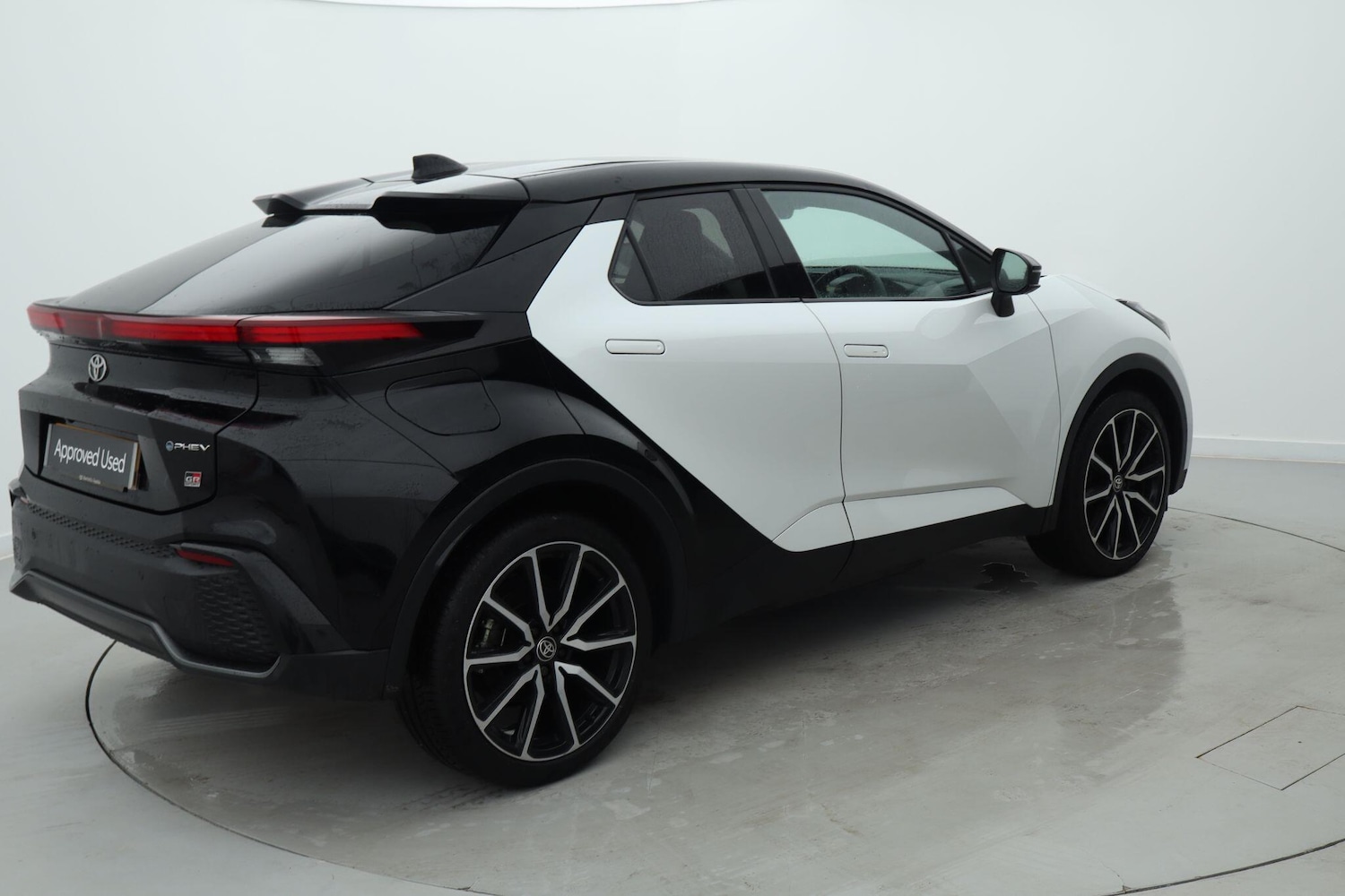 Used Toyota C-HR 2024 for sale - 77770867: Photo 2