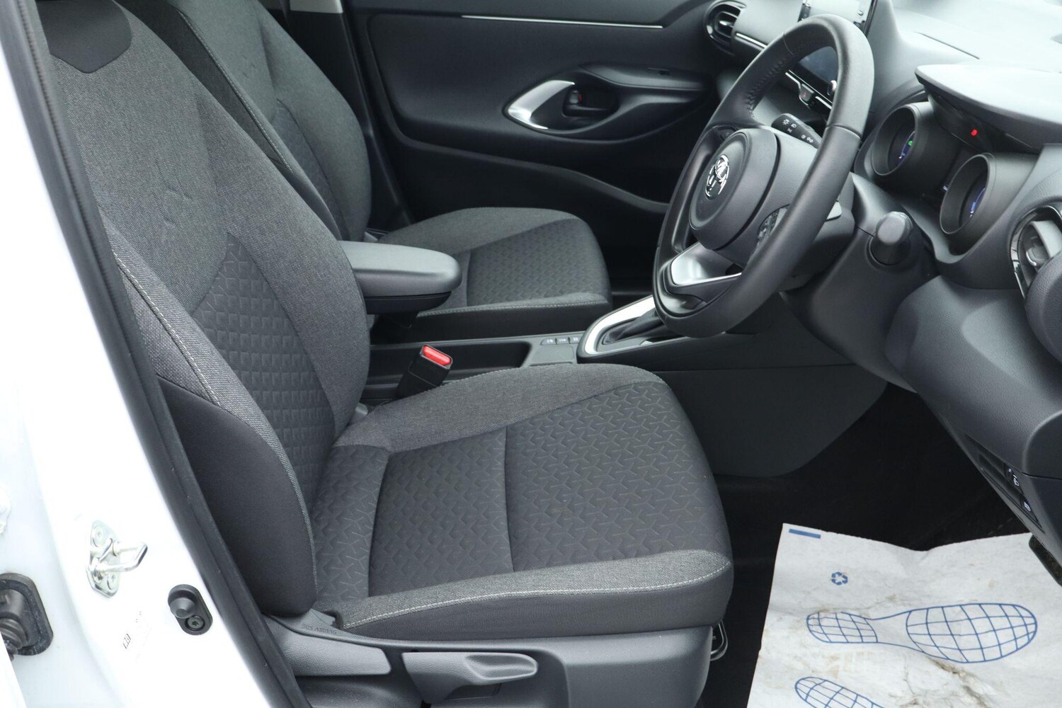 Used Toyota Yaris Cross 2024 for sale - 76677073: Photo 9