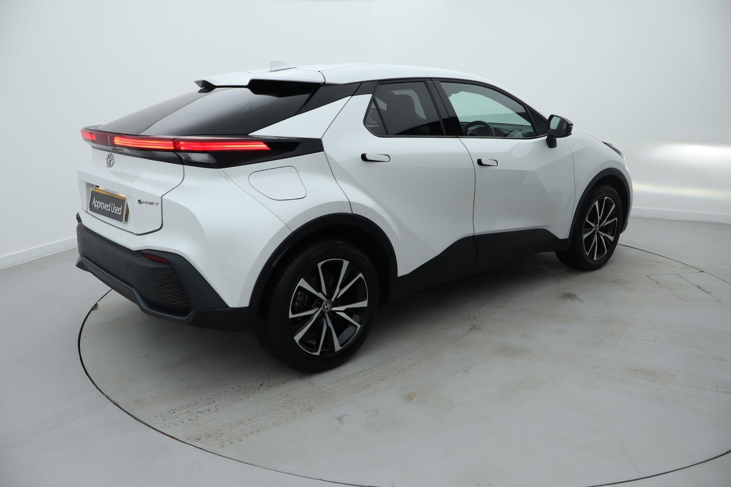 Used Toyota C-HR 2024 for sale - 76677850: Photo 2