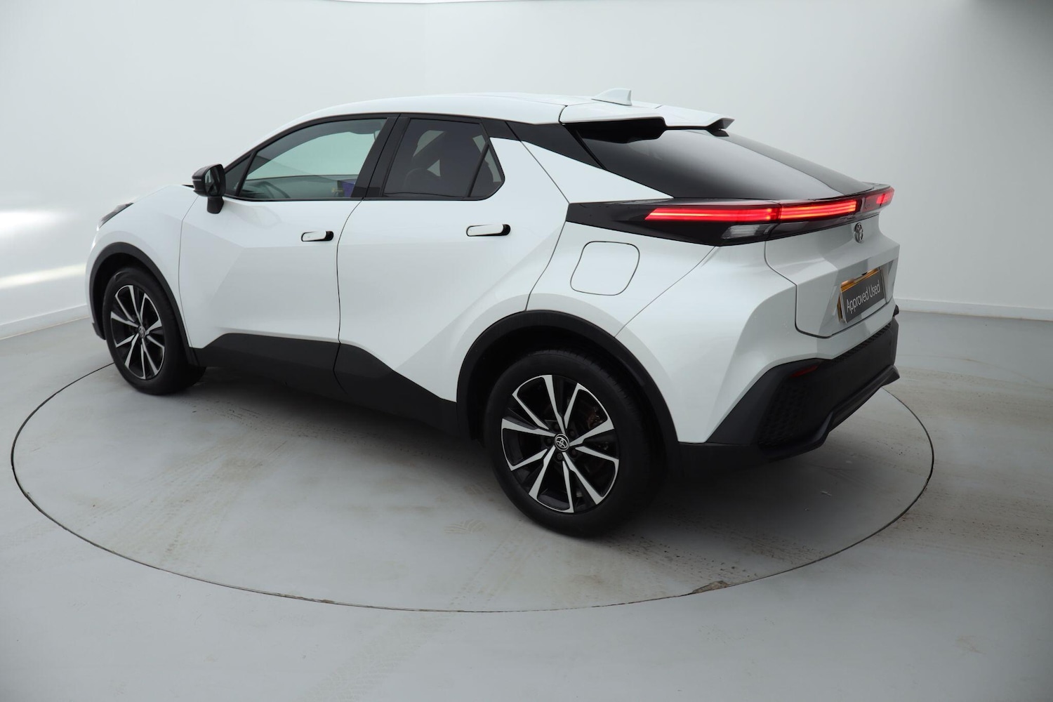 Used Toyota C-HR 2024 for sale - 76677850: Photo 5
