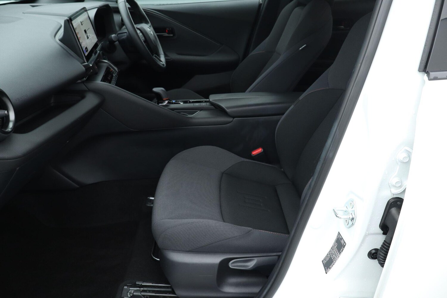 Used Toyota C-HR 2024 for sale - 76677850: Photo 7